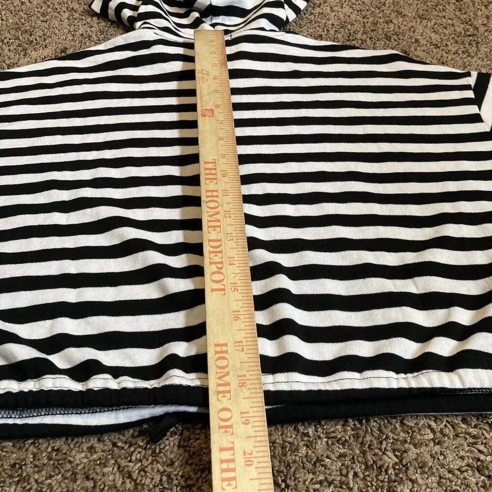 Hot Topic Black & White Drawstring Waist Oversized Hoodie size XS